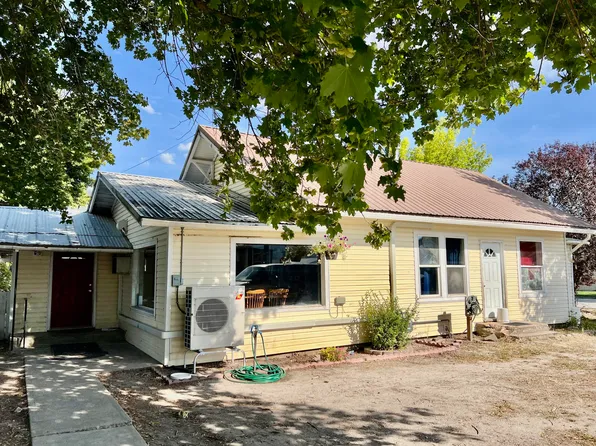 107 S 4th St E, Chewelah, WA 99109