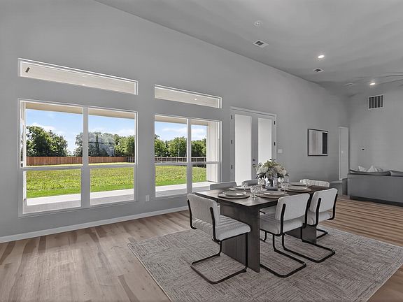 4th image of 521 Fox Hill Ct
