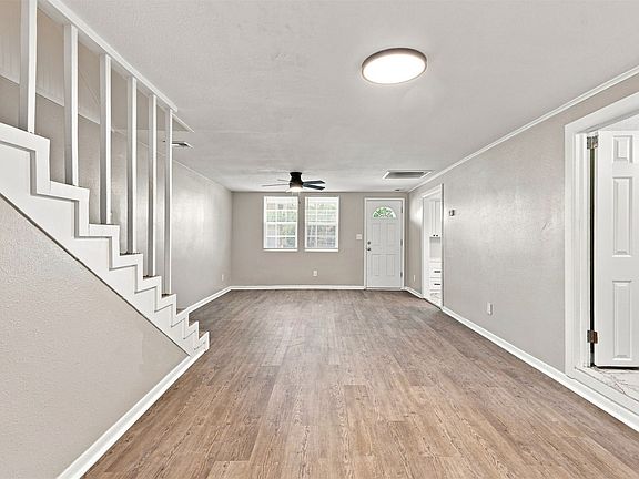4th image of 207 N Date Ave