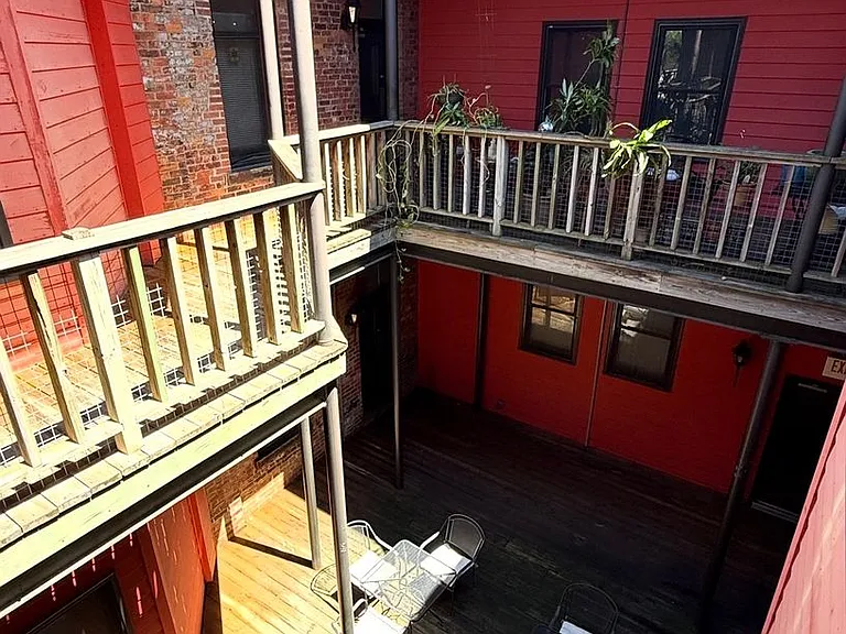 1007 N Summit St — Photo 12