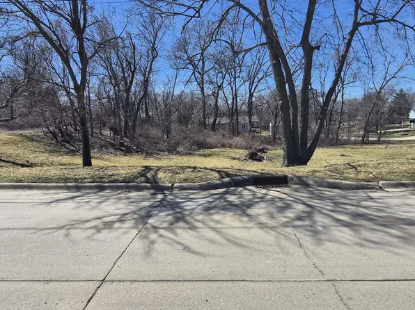 536 N 3rd St, Centerville, IA 52544