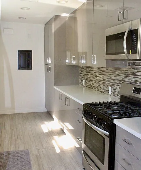 8216 Willoughby Ave — Photo 6