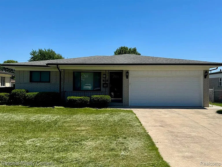 34528 Hawke Dr — Photo 1