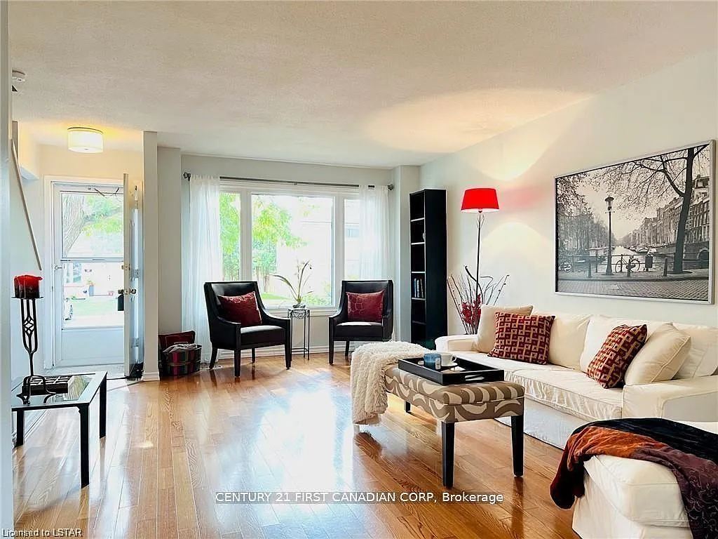 3 bed, $2,150 — Photo 2
