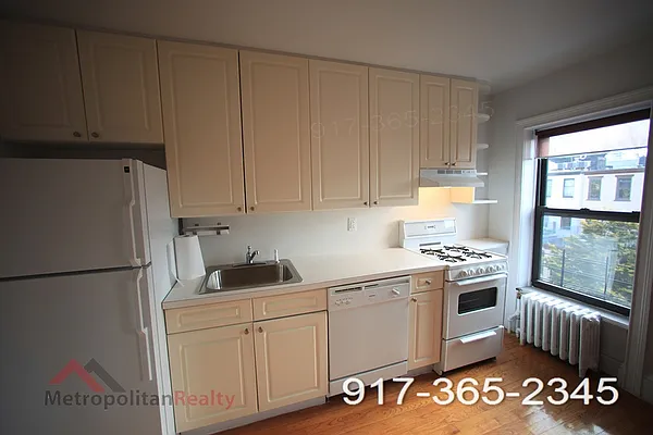 Rented by Metropolitan Realty | media 20