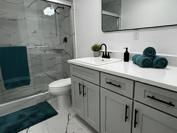 Full bathroom 2