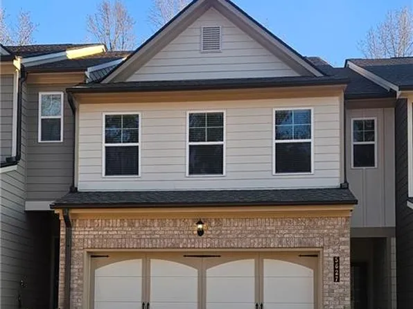 5637 Overview Dr, Flowery Branch, GA 30542