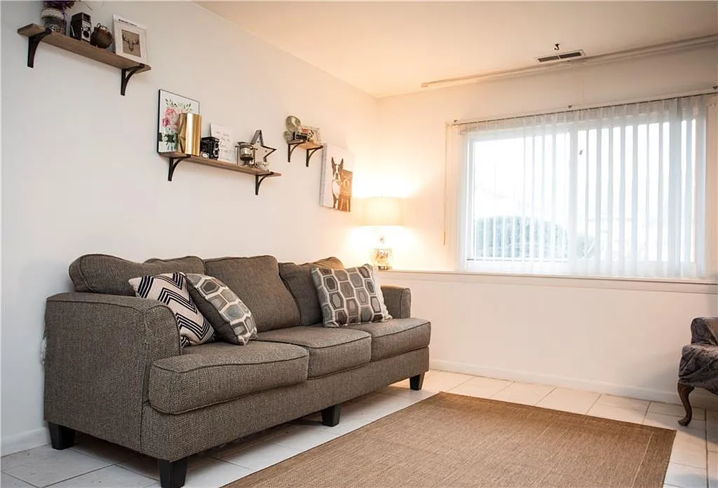 2 bed, 900 sqft, $1,800 — Photo 4