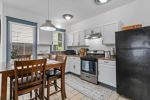1424 W Walnut St #A Photo 1