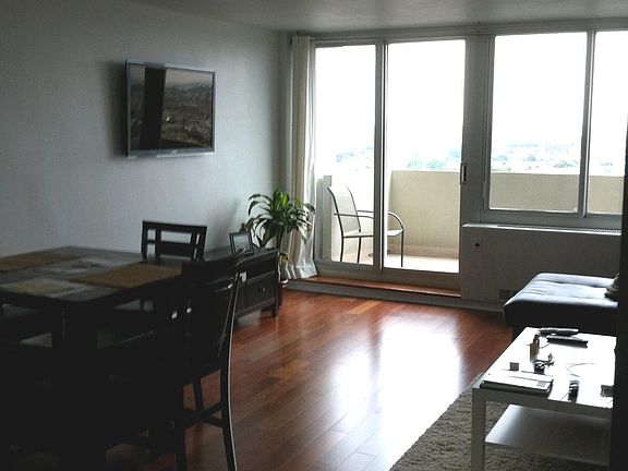 3rd image of 604 S Washington Sq APT 2309