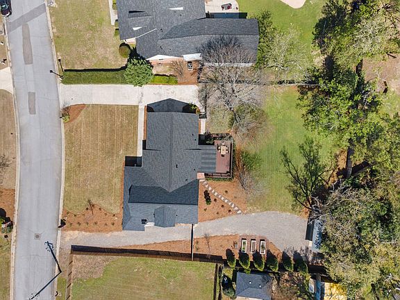 5th image of 444 Parliament Road