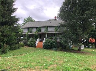 97 Charlestown Rd, Hampton, NJ 08827