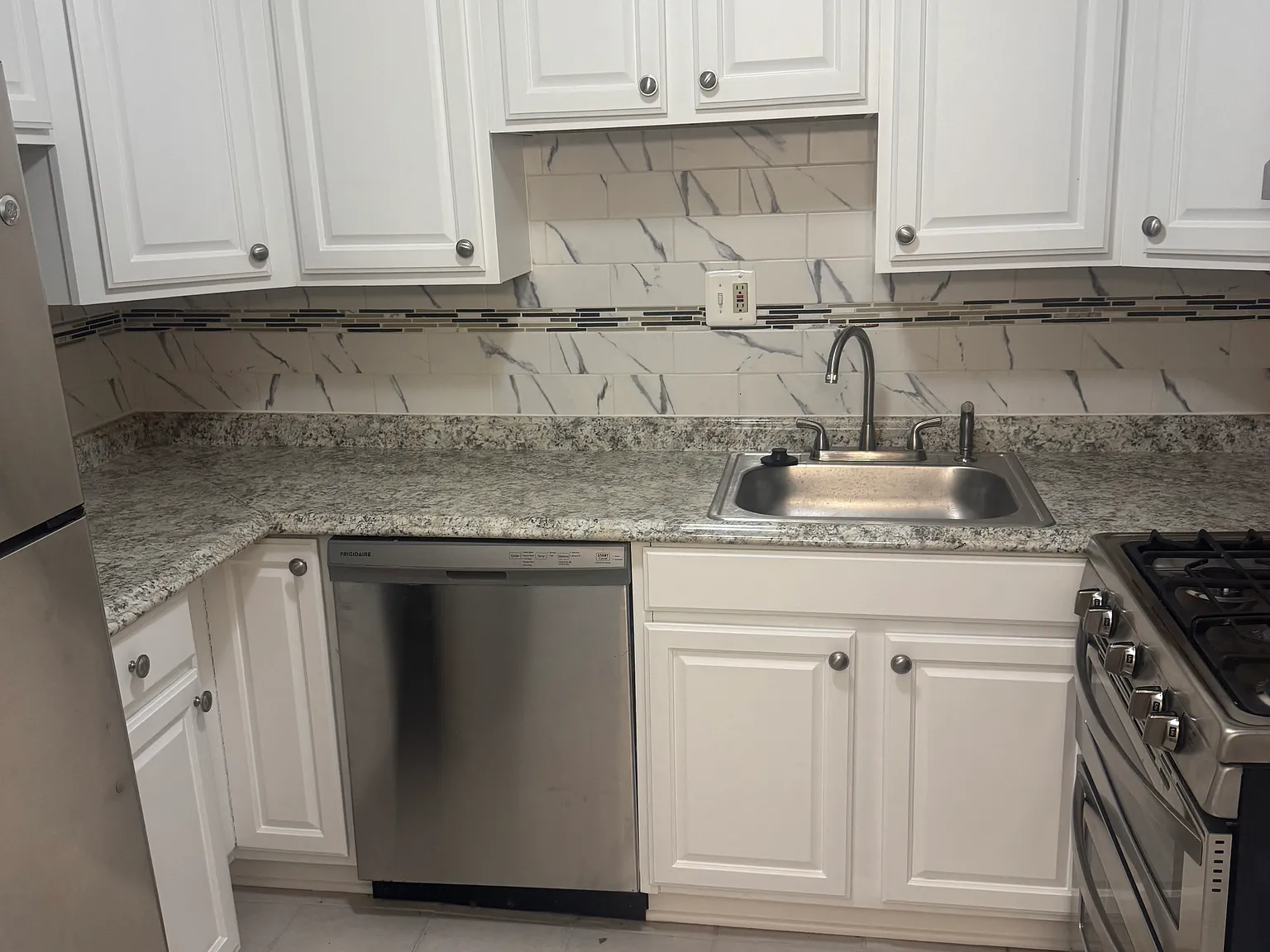 2 bed, 873 sqft, $1,950 — Photo 2