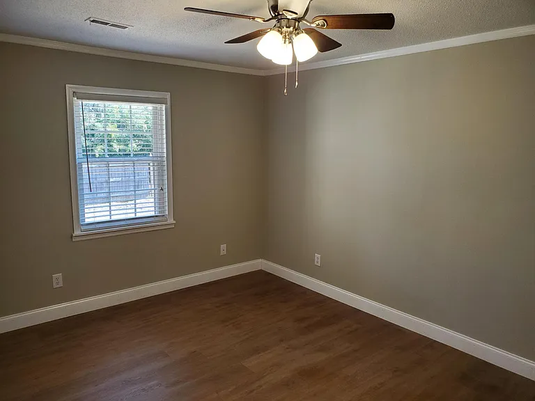 1102 Scottie Ln — Photo 7