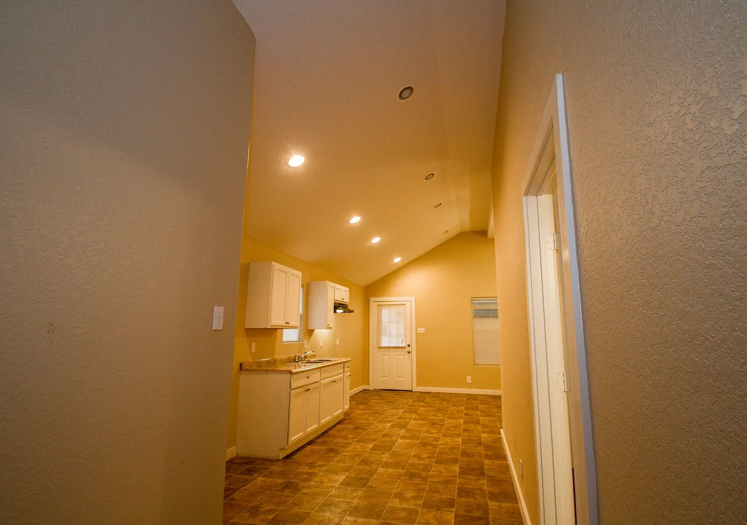 526 Cooper — Photo 2