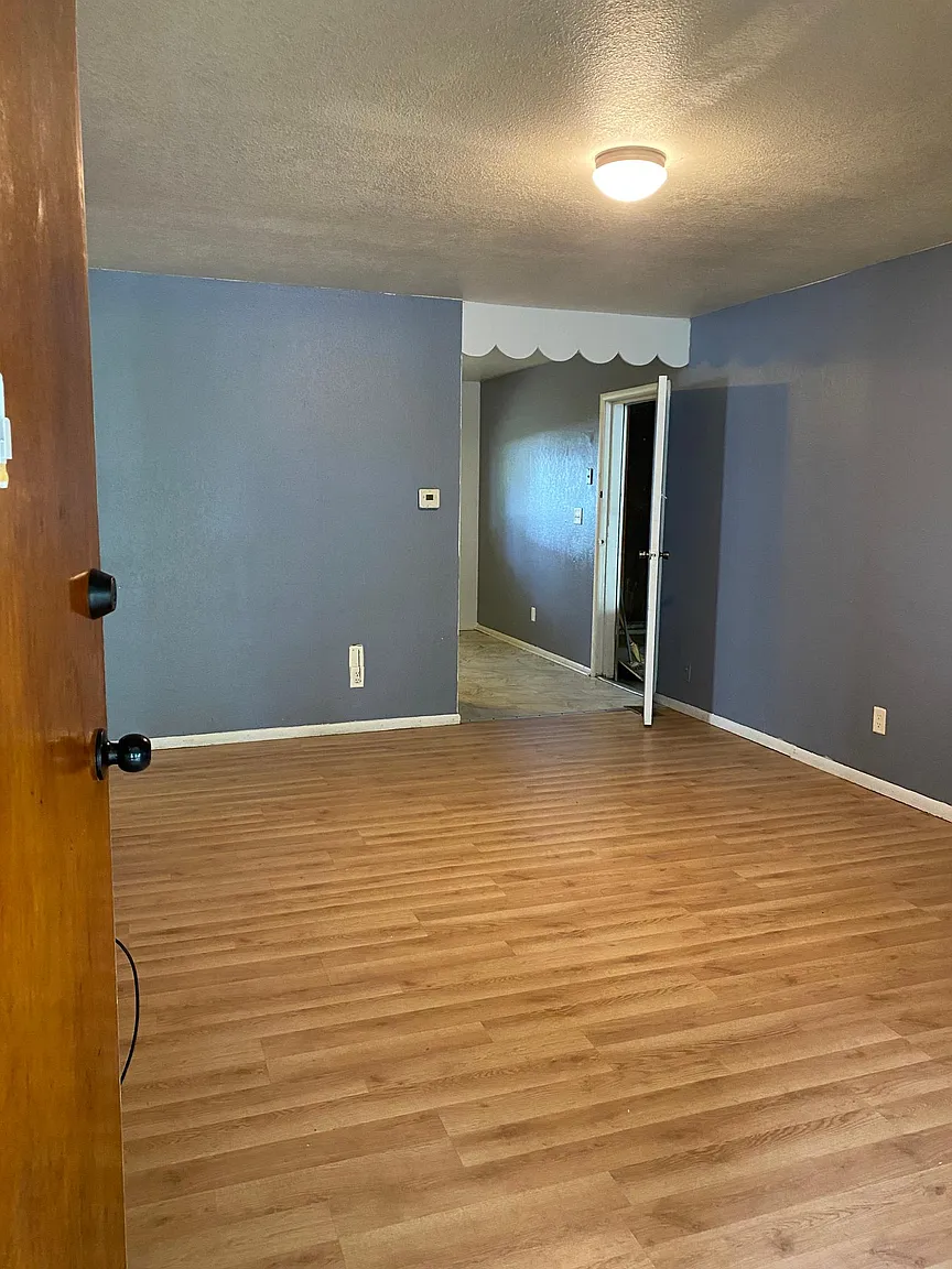 412 S Glenn Dr photo 1