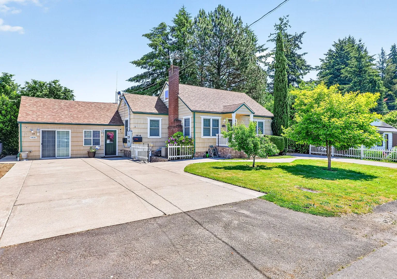 Spacious NE Portland Home with Central A/C, Finished Basement & Loft — Photo 1