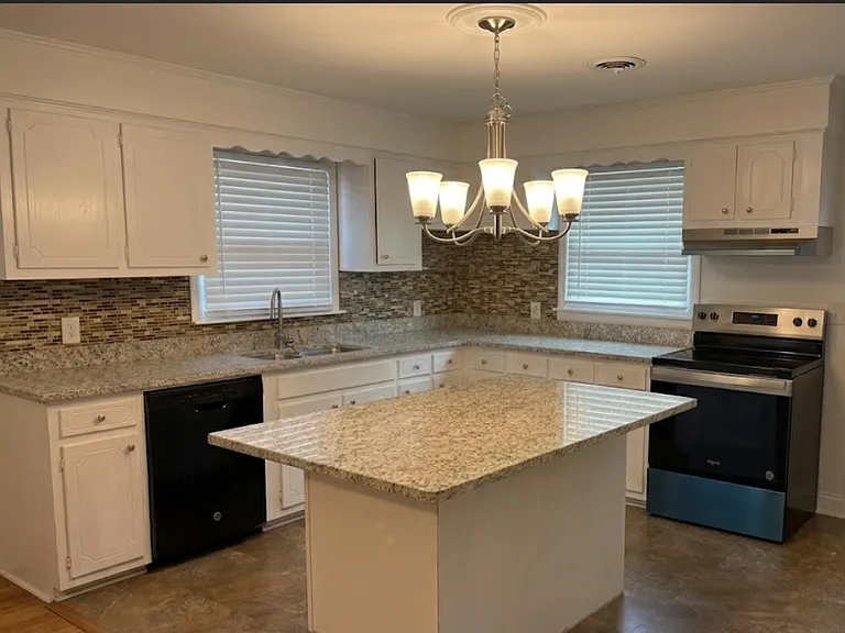 106 Lyon Ave — Photo 5
