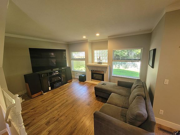 2nd image of 2951 Panorama Dr #5