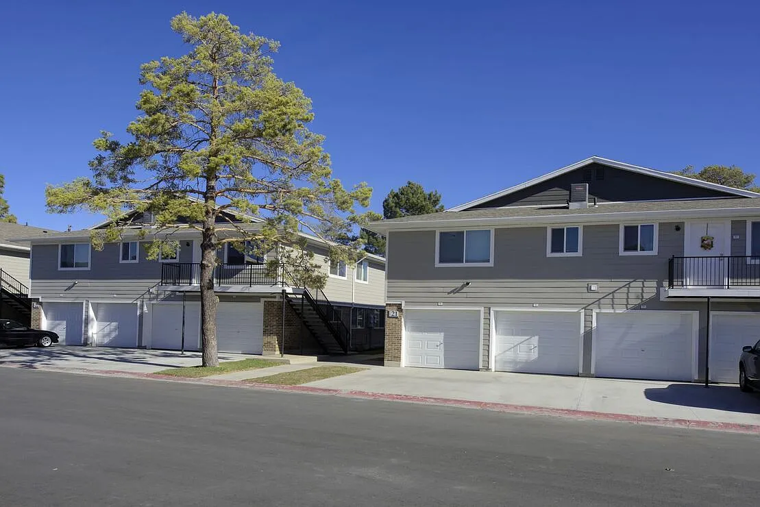 Boulder Pines — Photo 1