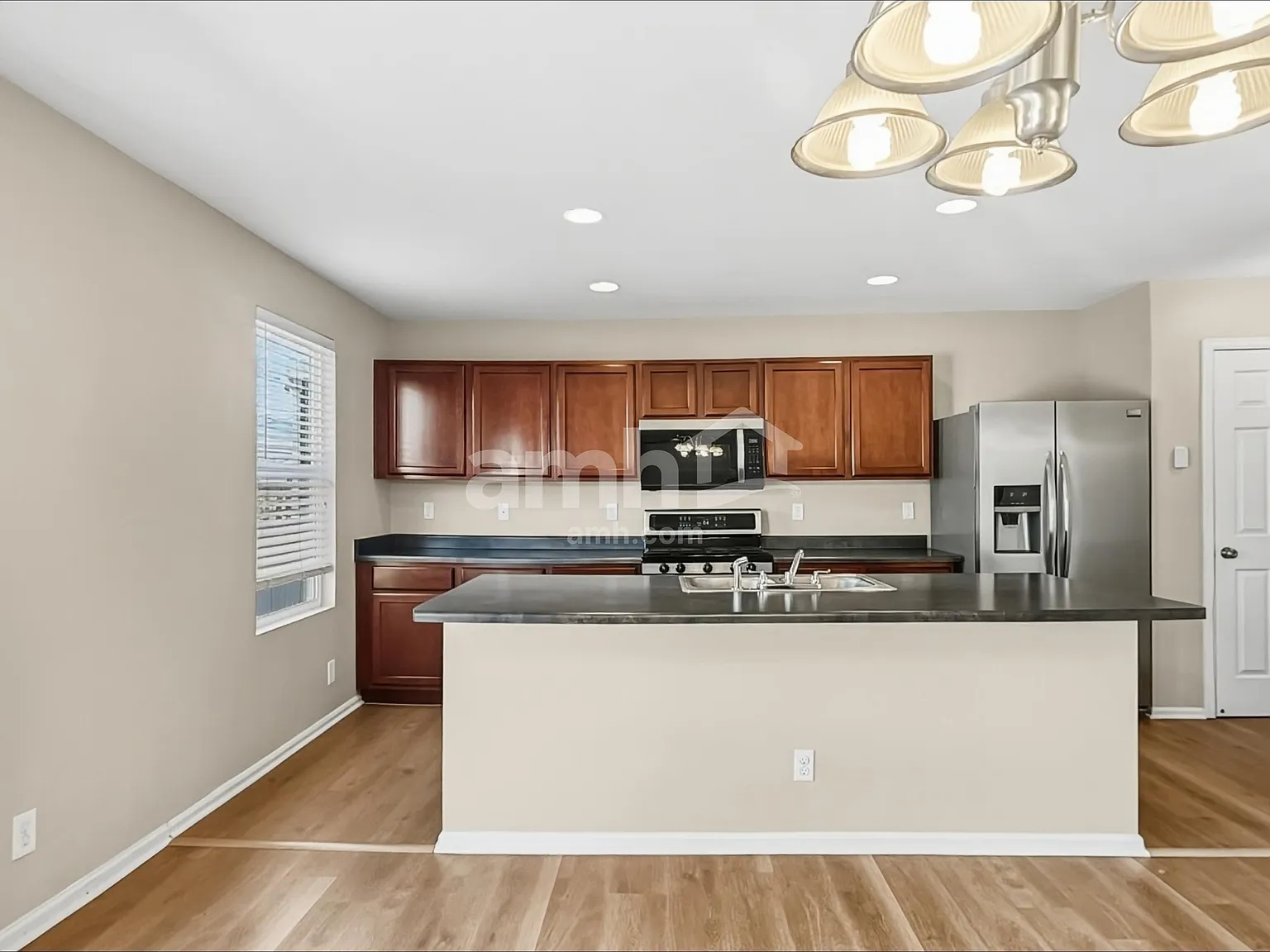 3 bed, 2.5 bath, 2180 sqft, $3,165 — Photo 3