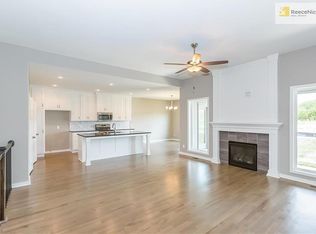 10111 N Oakland Ave, Kansas City, MO 64157