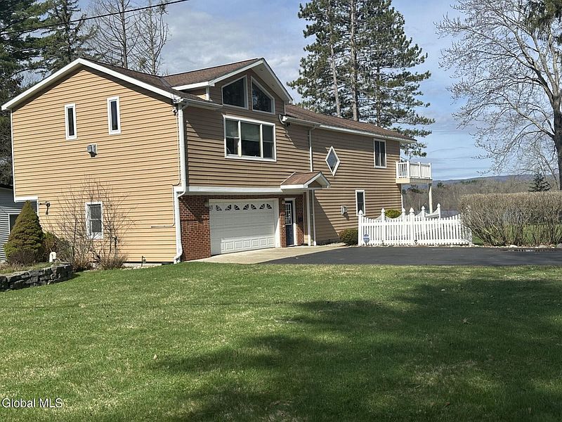 2nd image of 109 Sunset Drive