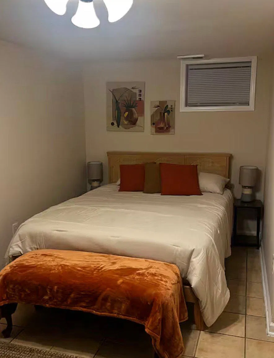 1 bed, 1.0 bath, 900 sqft, $1,300 — Photo 2