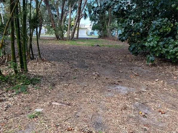 418 12th Ave NW #9, Indian Rocks Beach, FL 33785