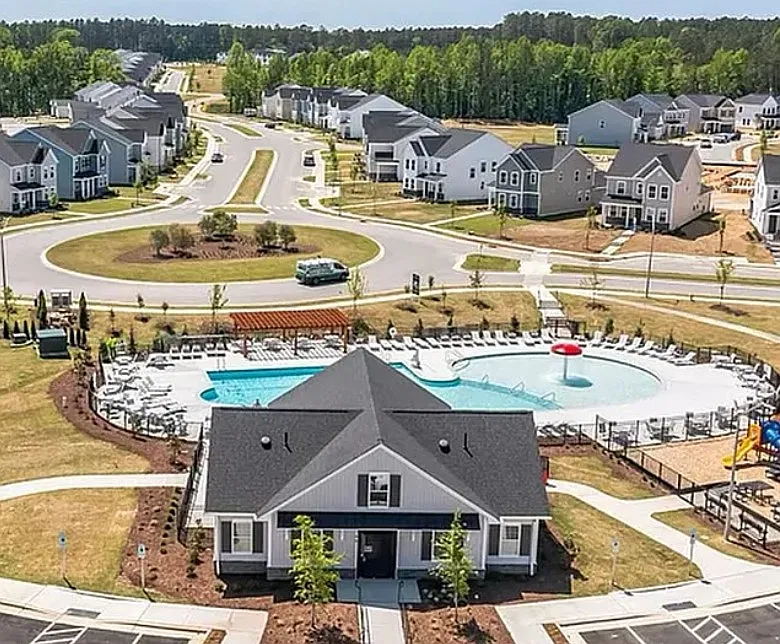 4 bed, 2702 sqft, $2,450 — Photo 3