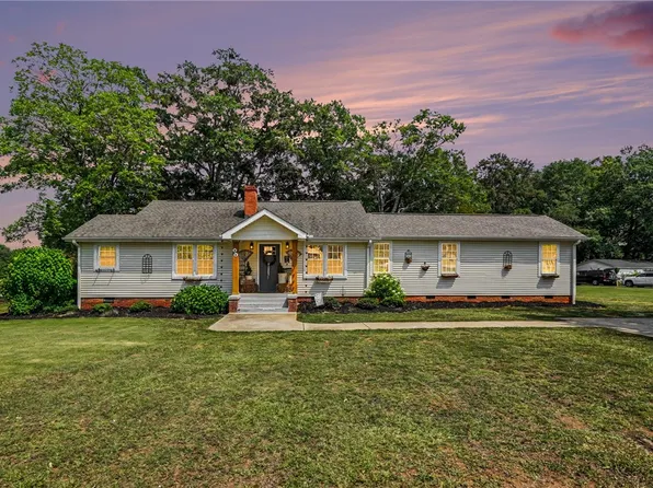 44 Wofford Rd, Taylors, SC 29687