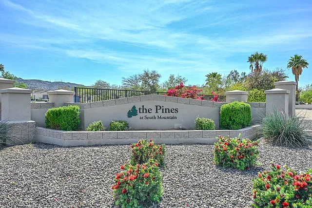 2210 E Branham Ln — Photo 2