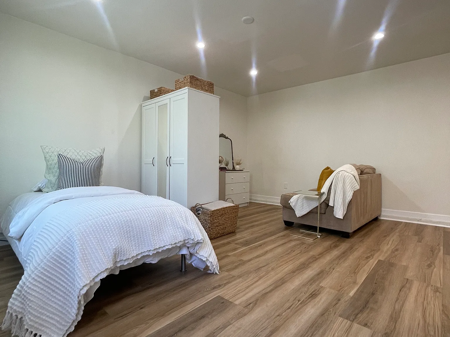 281 E Edna Pl — Photo 2