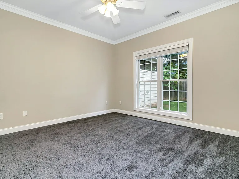 857 W Pointe Dr — Photo 15