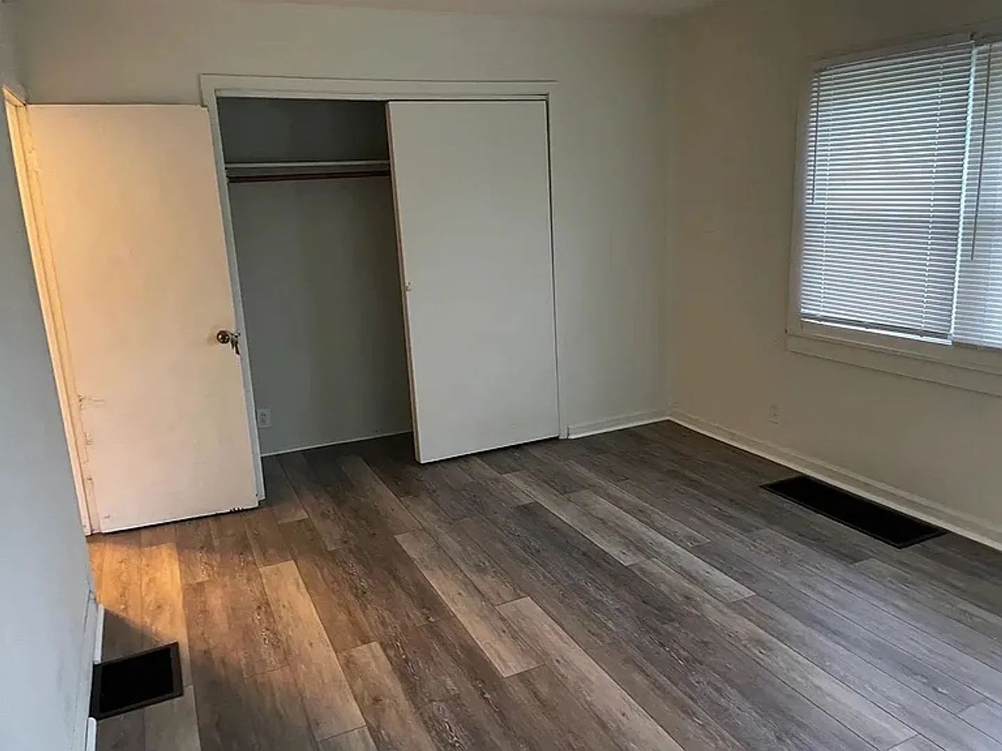 5BR across from Campus! — Photo 2