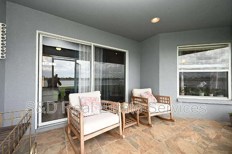 3 bed, 2.0 bath, 1867 sqft, $2,460 — Photo 4