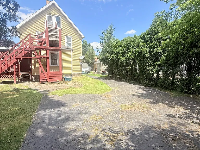 418 Sumner Ave — Photo 24