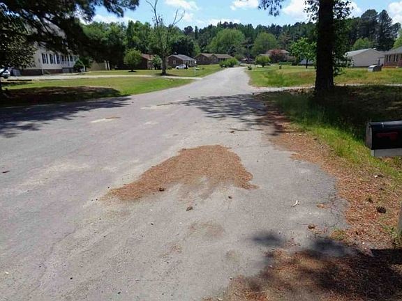 Exterior Neighborhood (street photo)