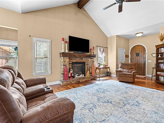 5th image of 1302 Aberdeen Cir