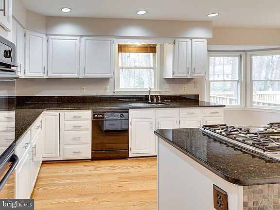 2nd image of 2504 Cedar Ln