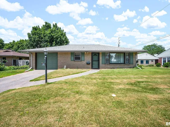 14 Rose Ct, Pekin, IL 61554