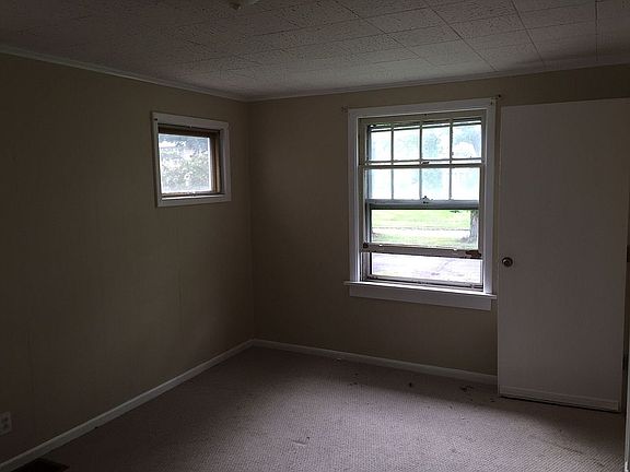 2nd image of 179 Capen Blvd