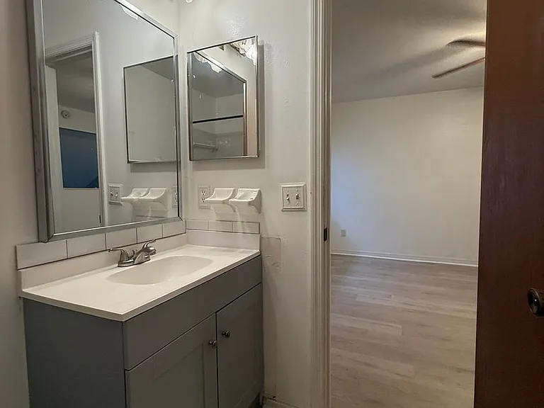 7200 SW 8th Ave #T128 — Photo 33