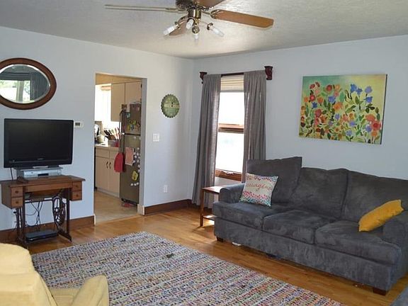 4th image of 2411 Meadowood St