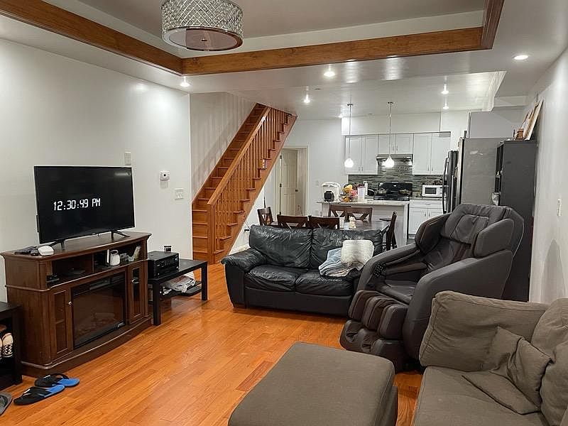 2nd image of 621 N 11th St #1F