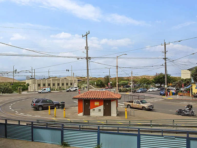 1400 La Playa Ave — Photo 13