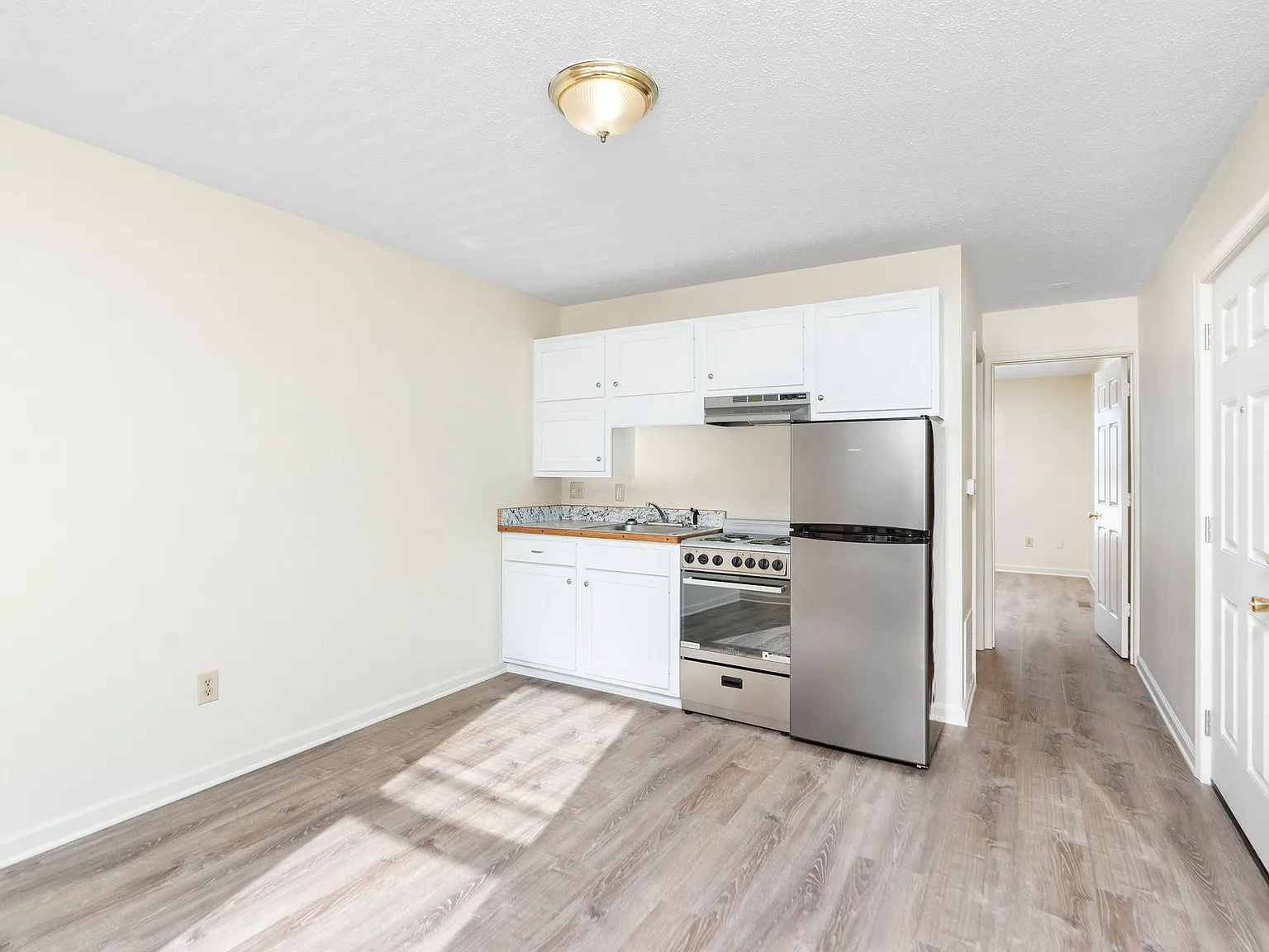 1 bed, 500 sqft, $895 — Photo 2