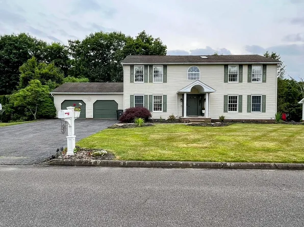 49 Tamanini Dr, Wyoming, PA 18644