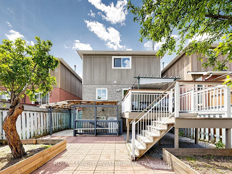 1634 Fairfield Cres #MAIN — Photo 31