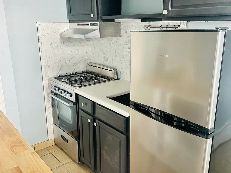 638 Wesley Ave #8 — Photo 5